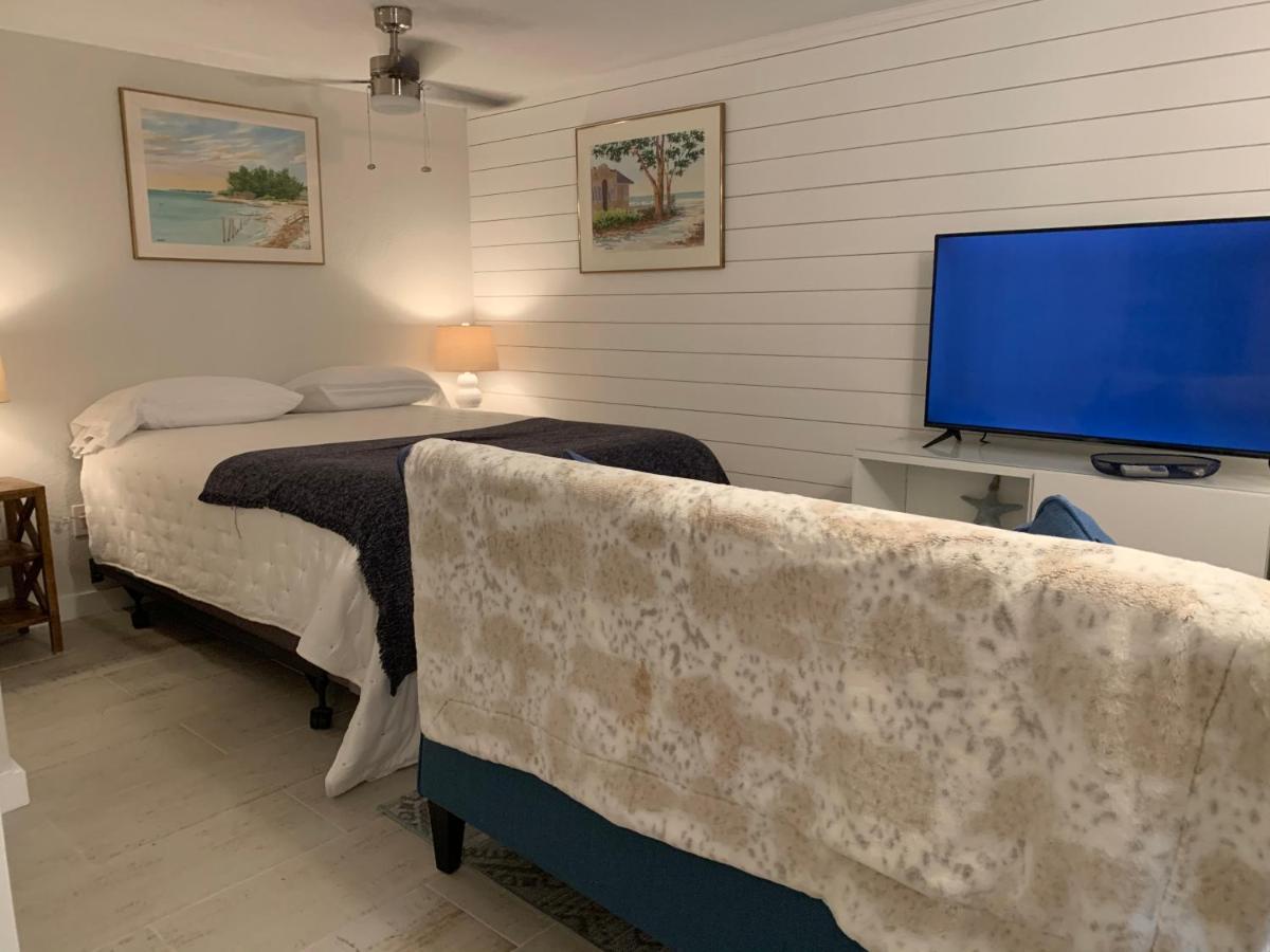 Tides Inn On The Bay Vacation Homes Bradenton Beach Exterior photo
