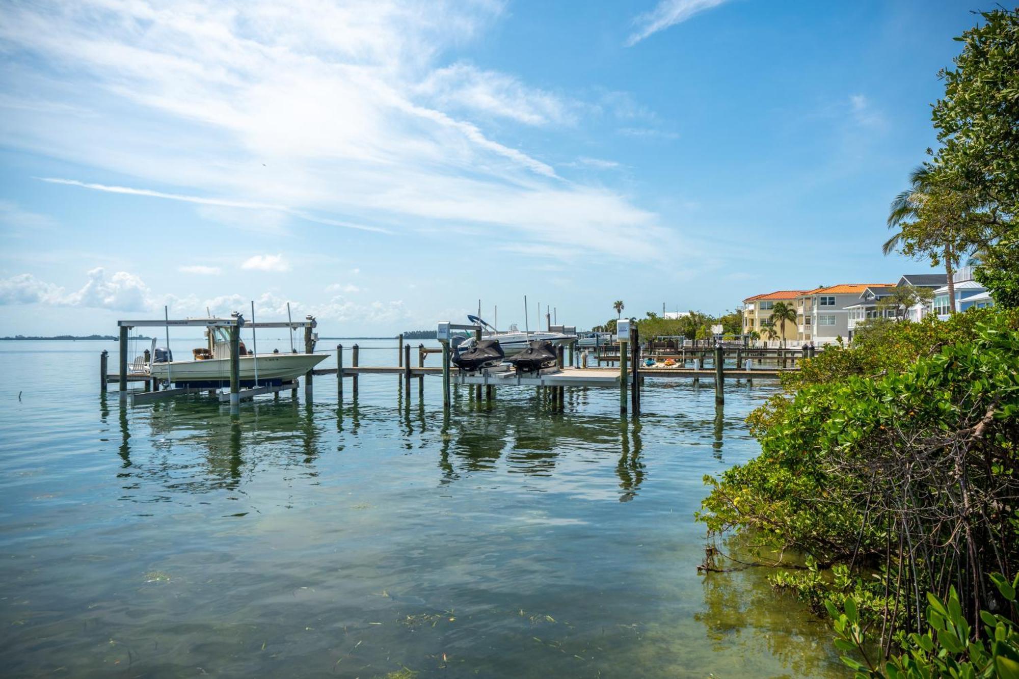 Tides Inn On The Bay Vacation Homes Bradenton Beach Exterior photo