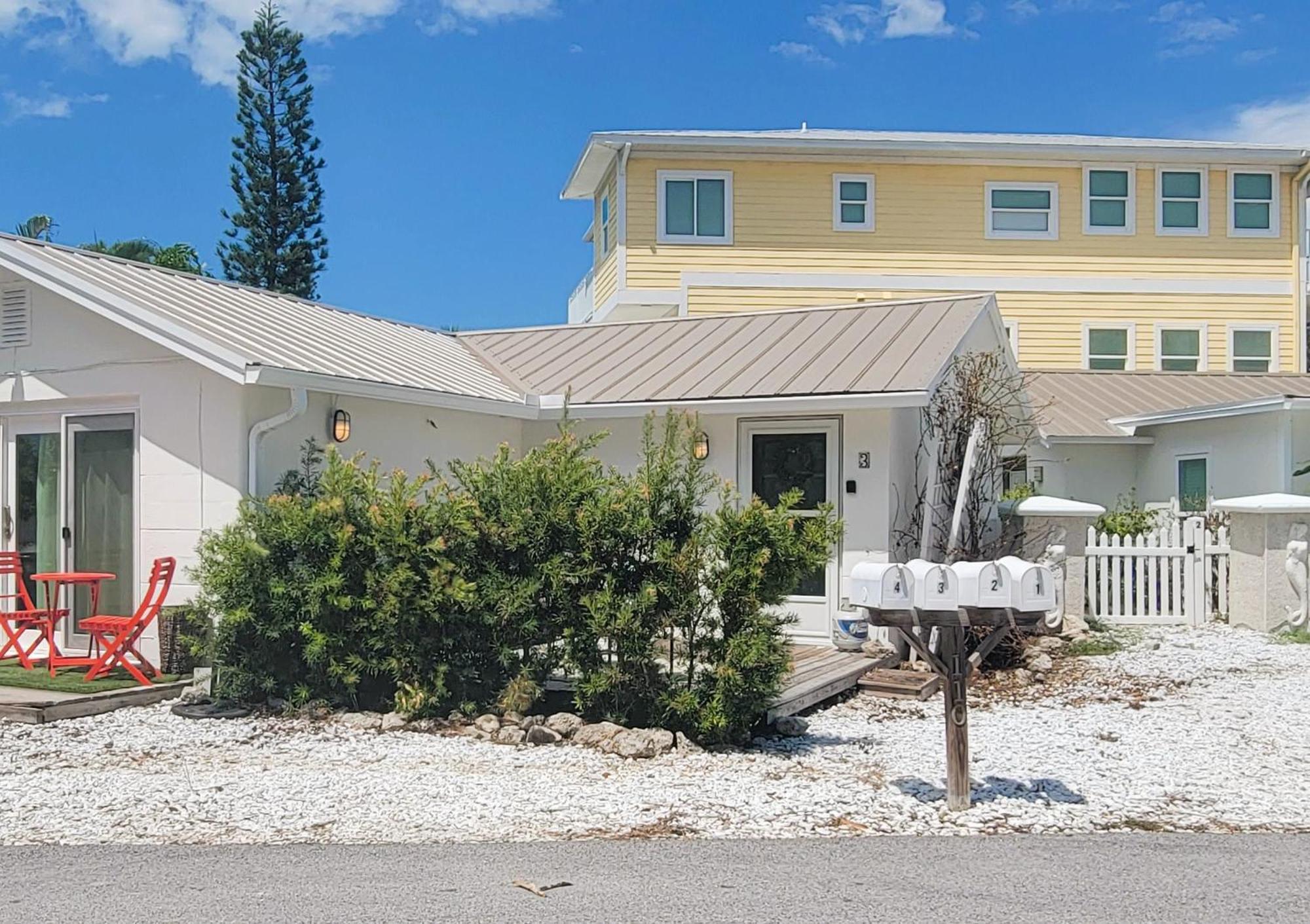 Tides Inn On The Bay Vacation Homes Bradenton Beach Exterior photo