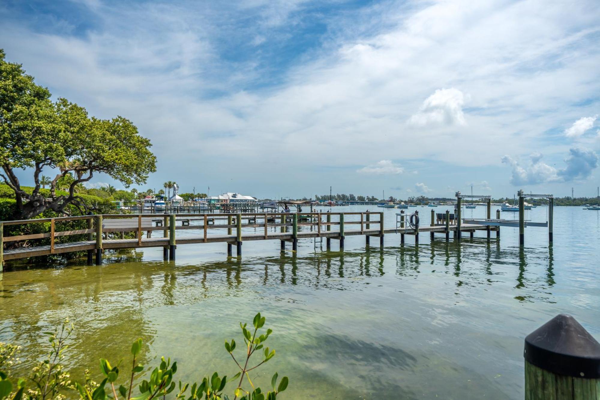 Tides Inn On The Bay Vacation Homes Bradenton Beach Exterior photo