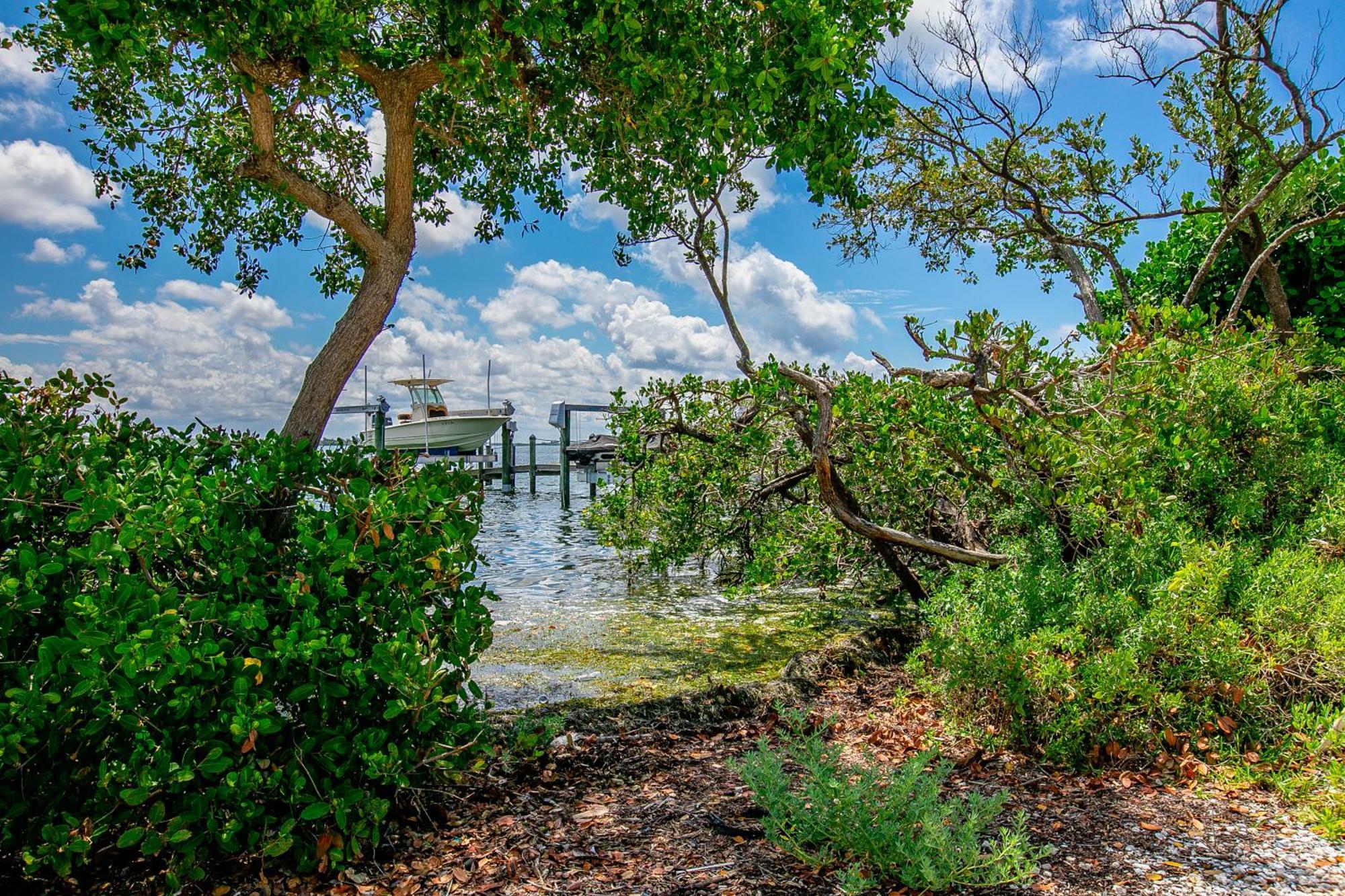 Tides Inn On The Bay Vacation Homes Bradenton Beach Exterior photo